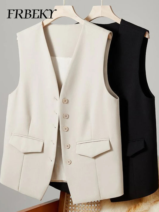 Tailored Sleeveless Vest – Effortless Classic