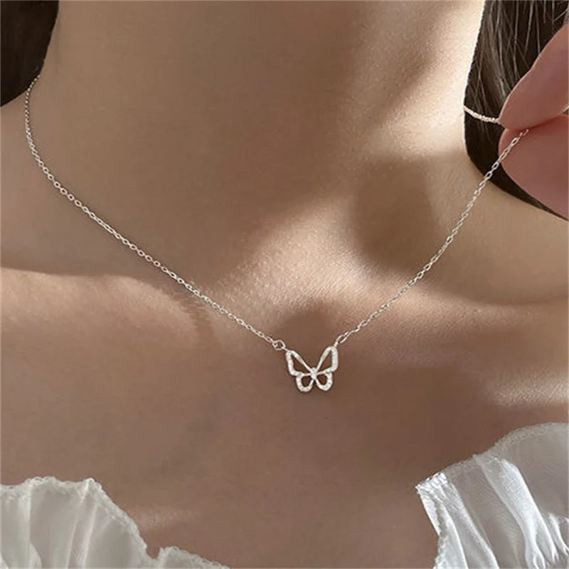 Exquisite Butterfly Clavicle Chain – Timeless & Gift